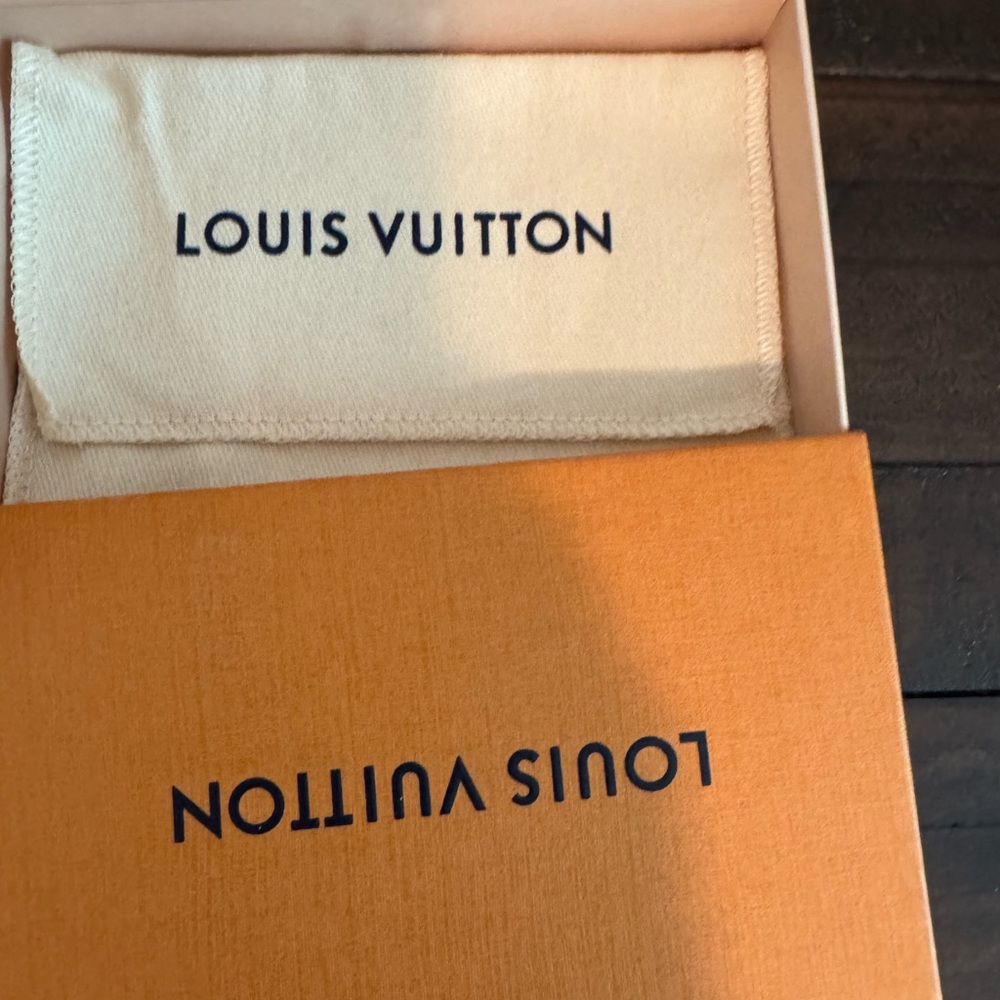 Louis Vuitton Limited Edition Heart Bracelet Fall In Love - Picture 9 of 12